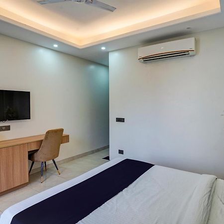 Hotel O Parkinn Gurgáon Kültér fotó
