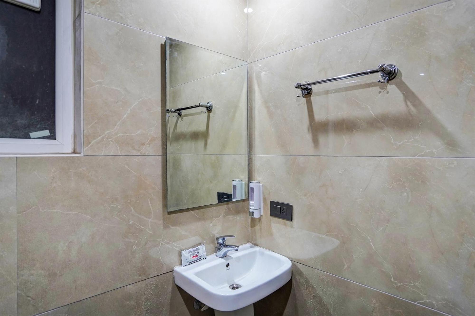 Hotel O Parkinn Gurgáon Kültér fotó